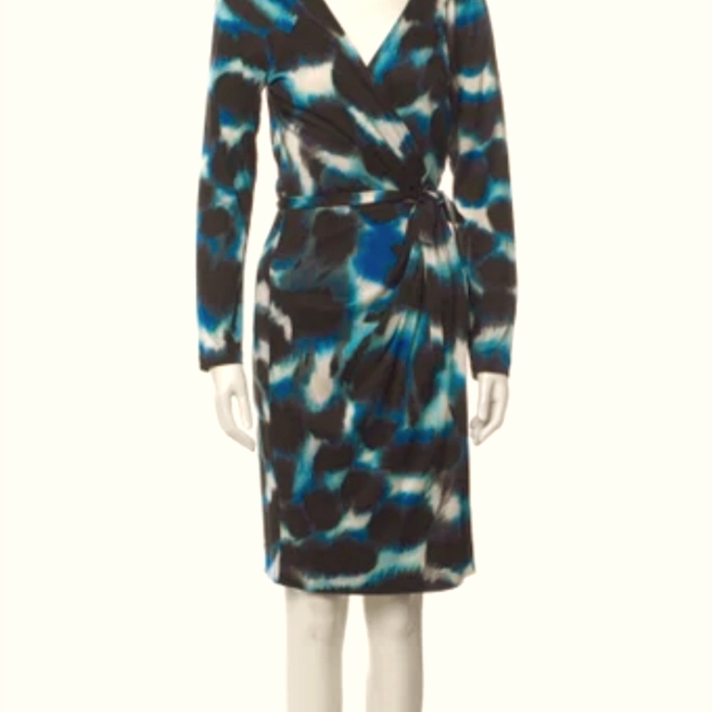 Diane Von Furstenberg 100% Silk Wrap Begona dress!